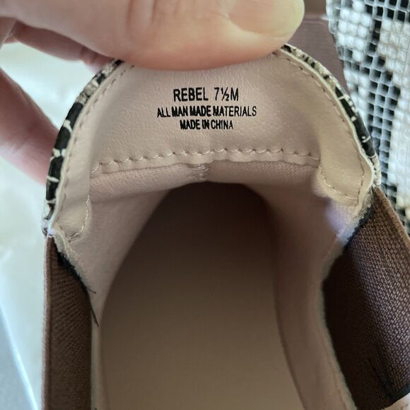 CUSHIONAIRE Rebel Chelsea Boots Snake Print Pull On Flat Bootie Size 7.5 - Picture 8 of 9